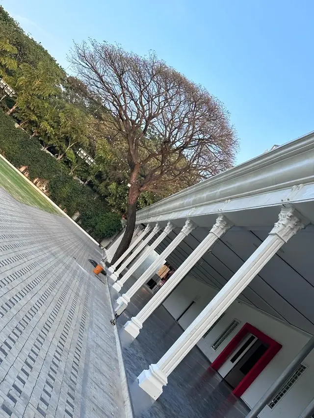 Colonnade along the verandah